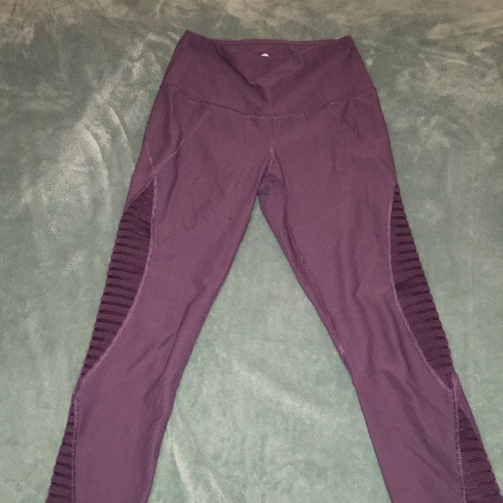 A pair of 90 degree by reflex xs purple leggings